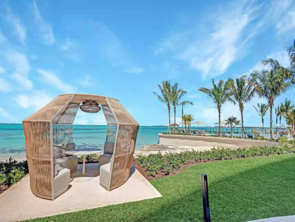 Luxury Beachfront Retreat in Nassau - Exclusive Vacation Rental